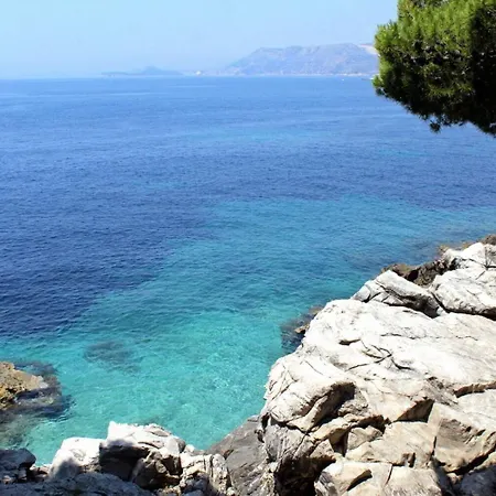 Milu - 80 M From Sea Apartment